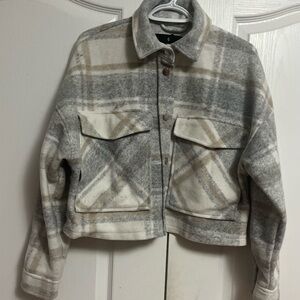 Plaid Gray/Cream/White Women's Cropped Shirt Jacket (Shacket)